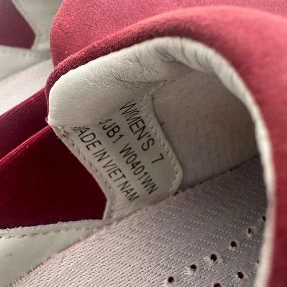 Kizik Paris Maroon Suede Slip On Sneakers Women’s 7 - Picture 13 of 14